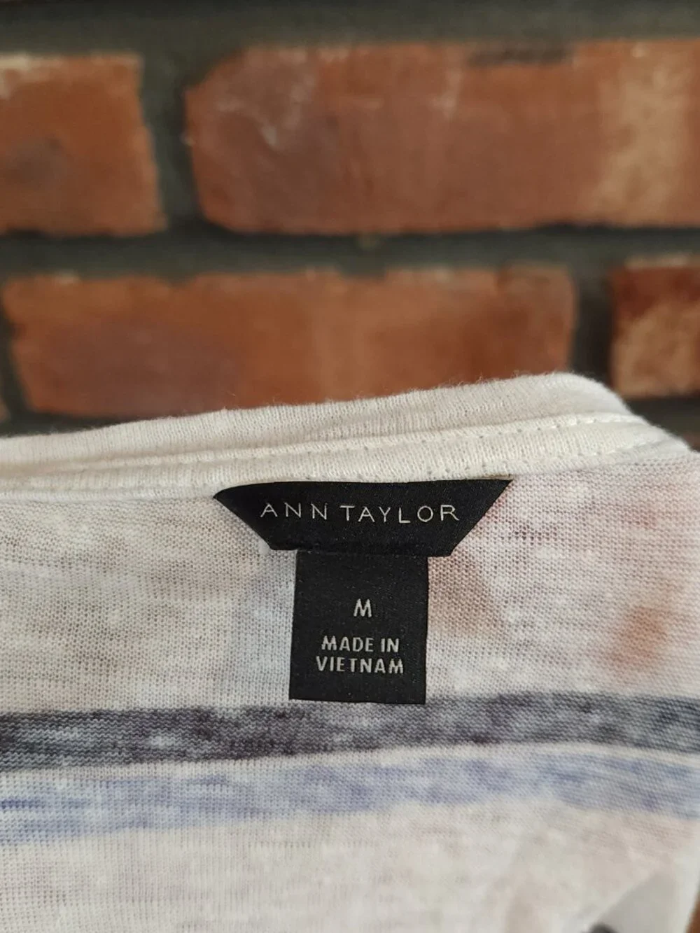 Ann Taylor 100% Linen Short Sleeve Striped V-neck T-shirt Coastal Women's M - Picture 6 of 6